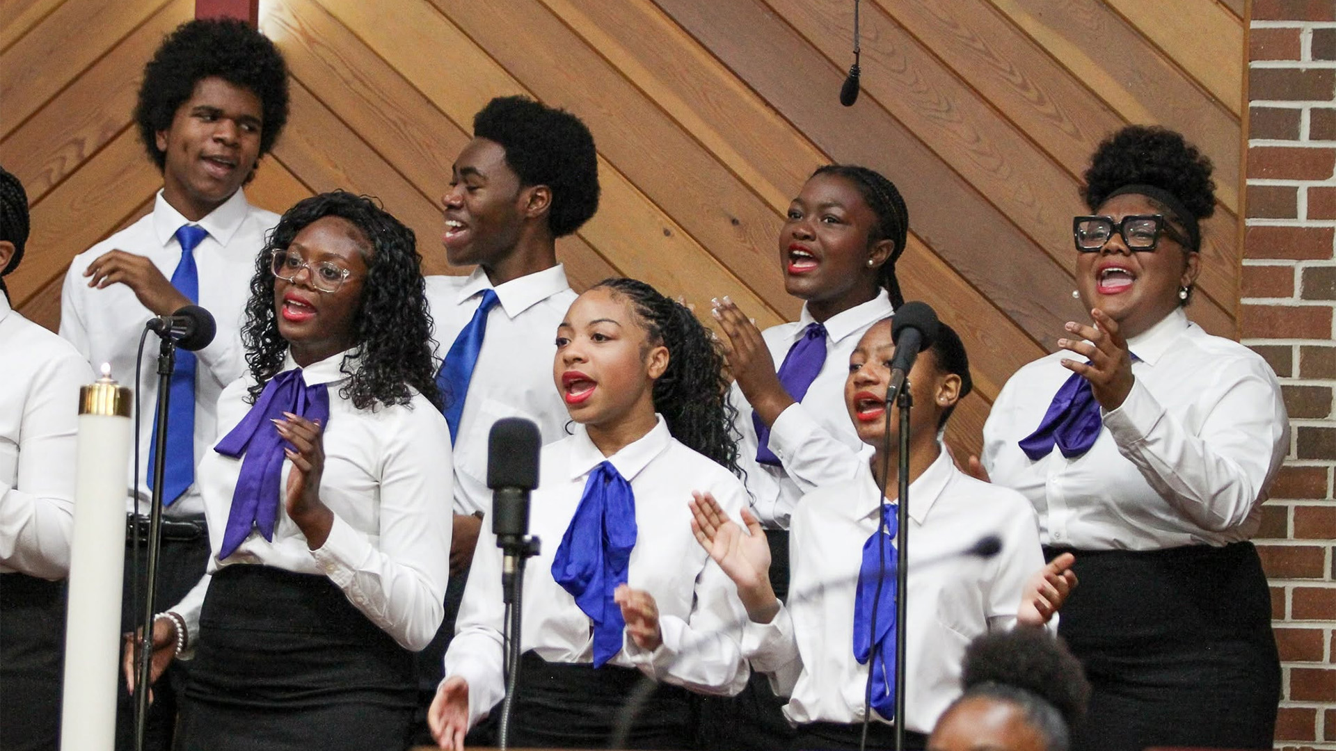 Youth Break Away Worship Image